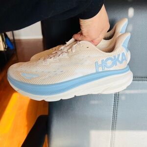 Hoka One One Clifton 9 Running Shoes Women’s Size 8 Beige-sky blue